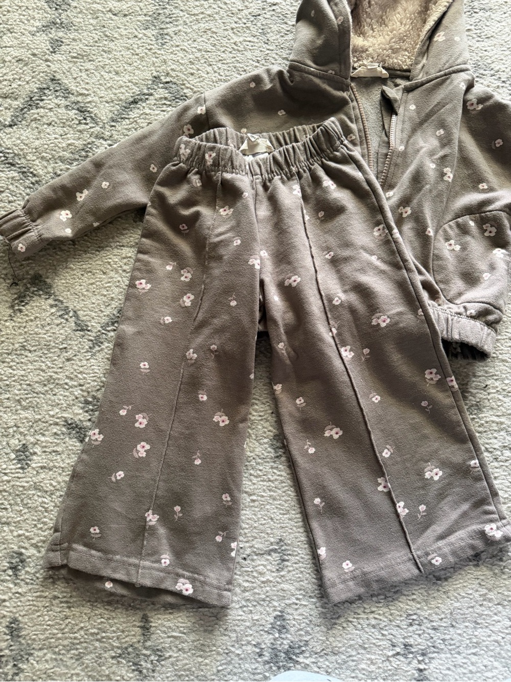 Jessica Simpson Taupe Floral Hooded Set